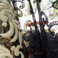 Resille noire seche brodee embase blanc casse 6 