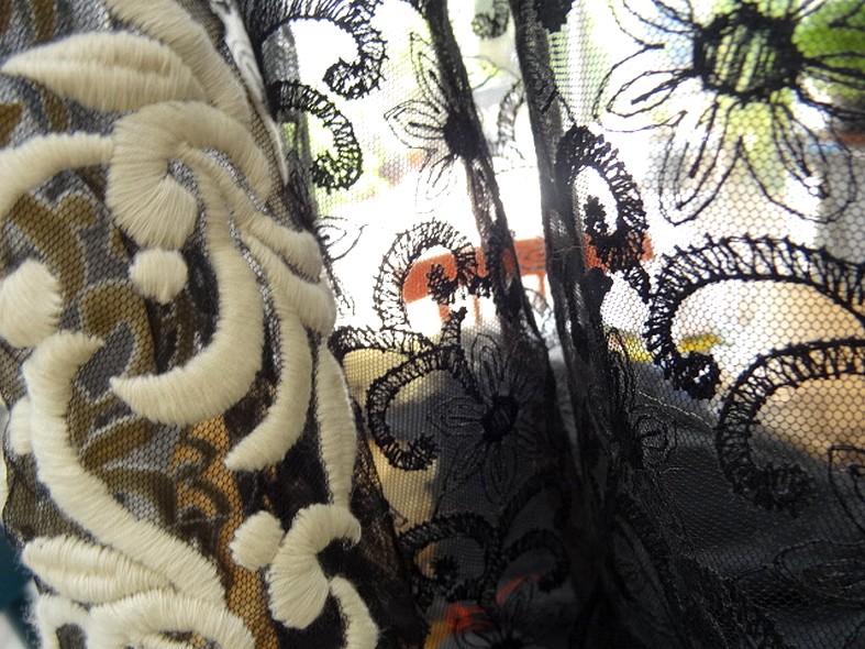 Resille noire seche brodee embase blanc casse 6