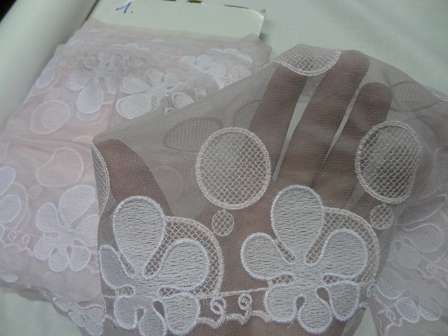 Resille rose pale brodee fleurs blob 3