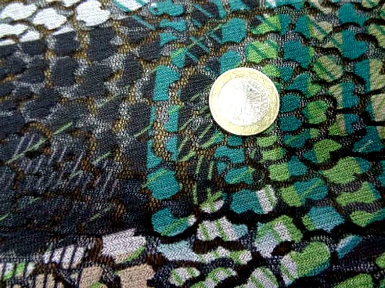 Resille semi transparente motifs en applique 4