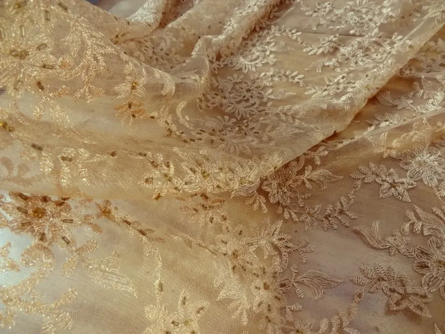 Resille vieil or brodee festonnee avec perles de rocaille 6
