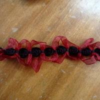 Ruban bordeaux ecrin de roses noires 1