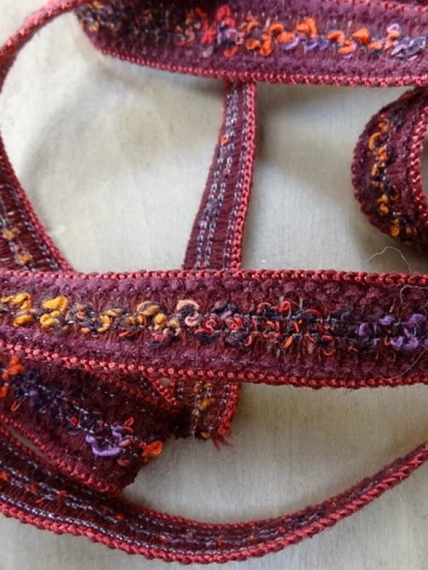 Ruban bordeaux laineux camaieux bouclettes 1 