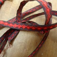 Ruban brode rouge motif infini 1