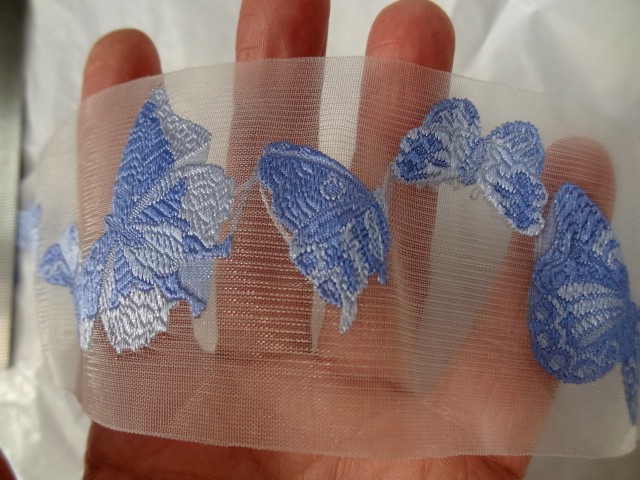 Ruban d organza brode de papillons bleu ciel cerule 3