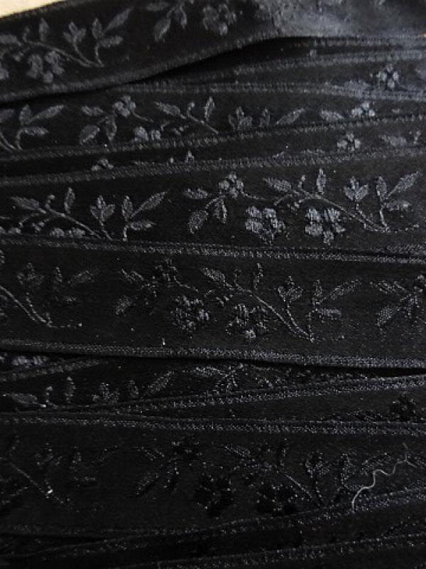 Ruban damasse noir fleuri 1 