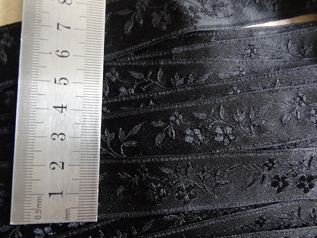 Ruban damasse noir fleuri 2