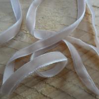 Ruban de velours beige poudre 9 mm 1