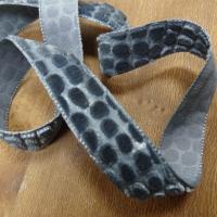 Ruban de velours frappe gris motif guepard
