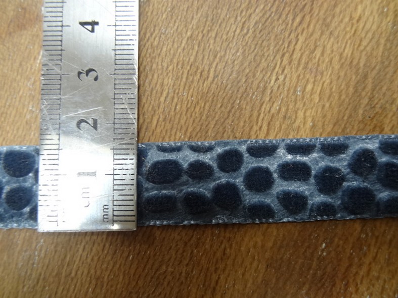 Ruban de velours frappe gris motif guepard 1