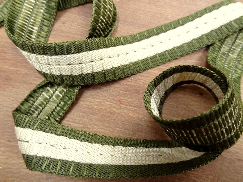 Ruban dragon plat kaki et blanc casse 1