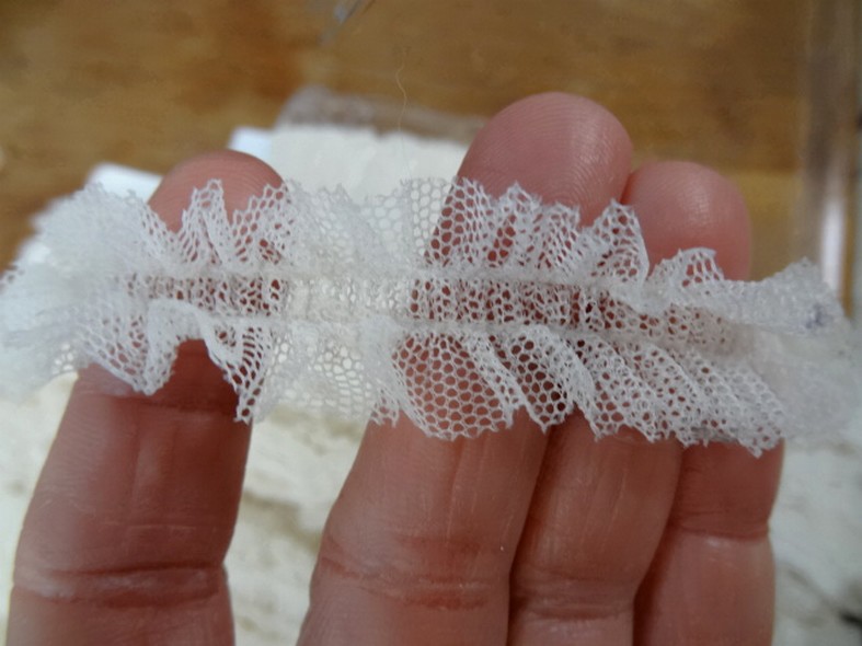 Ruban elastique resille froncee blanc casse 1