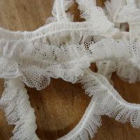 Ruban elastique resille froncee blanc casse 2