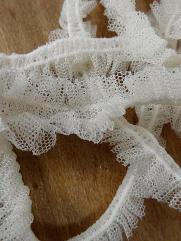 Ruban elastique resille froncee blanc casse 2 