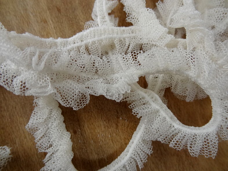 Ruban elastique resille froncee blanc casse 2