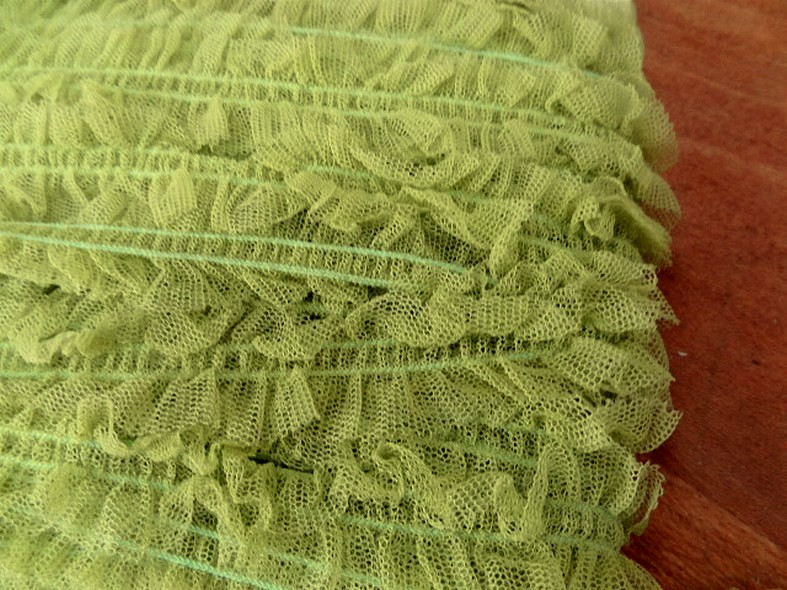 Ruban elastique resille froncee vert anis 4