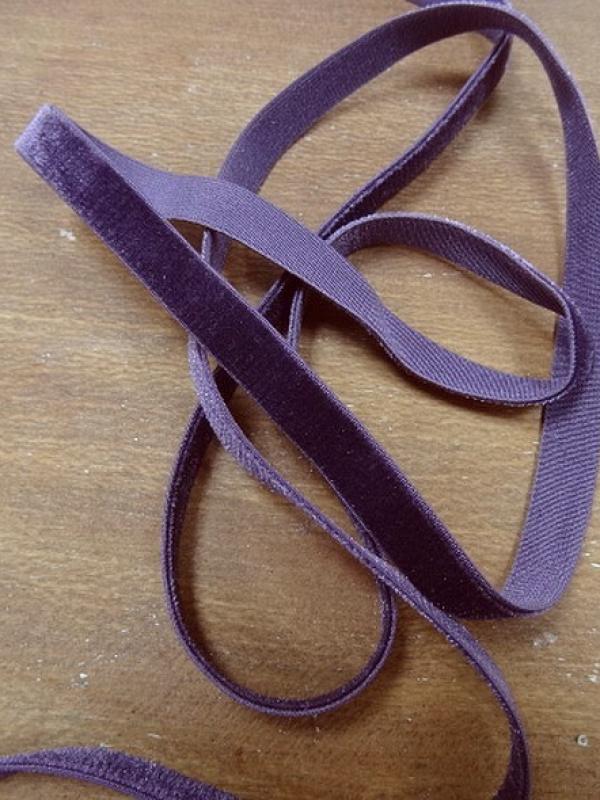 Ruban elastique velours prune 1 