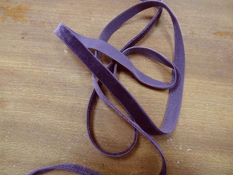 Ruban elastique velours prune 1
