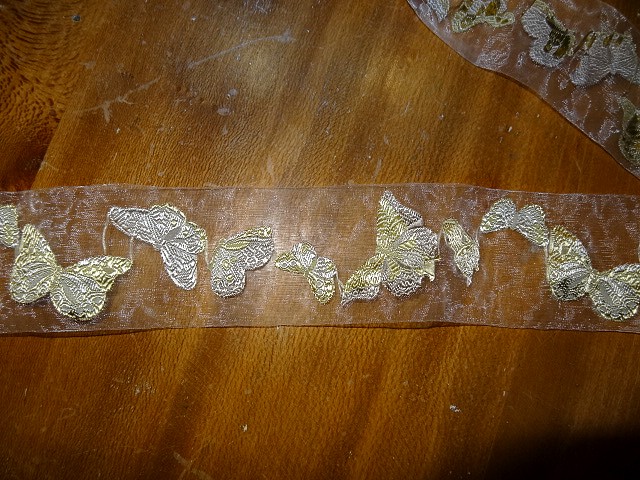 Ruban organza papillons brodes jaune gris 1 