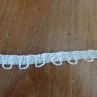Ruban passe ruban sinueux blanc 1 