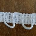 Ruban passe ruban sinueux blanc 3