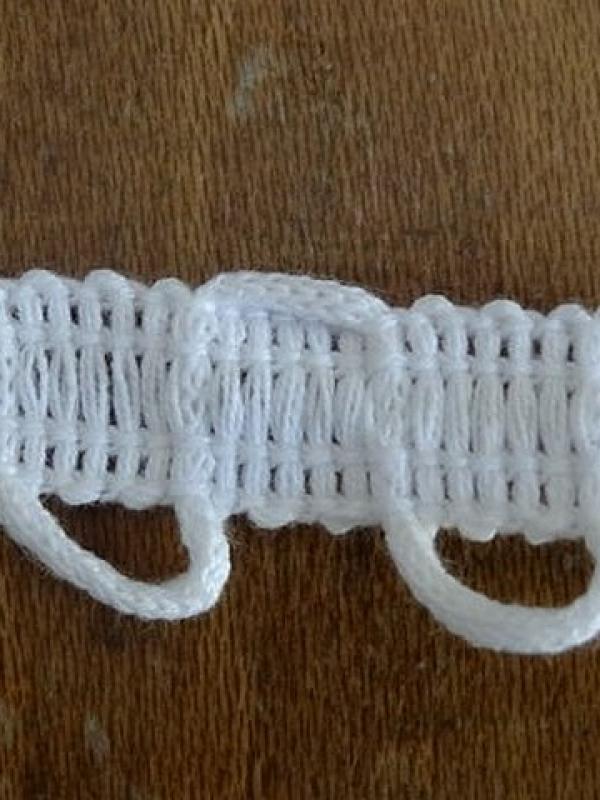 Ruban passe ruban sinueux blanc 3 