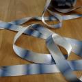 Ruban satin tie dye bleu fumee et blanc 1