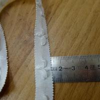 Ruban type gros grain a petits noeuds blanc casse 3 