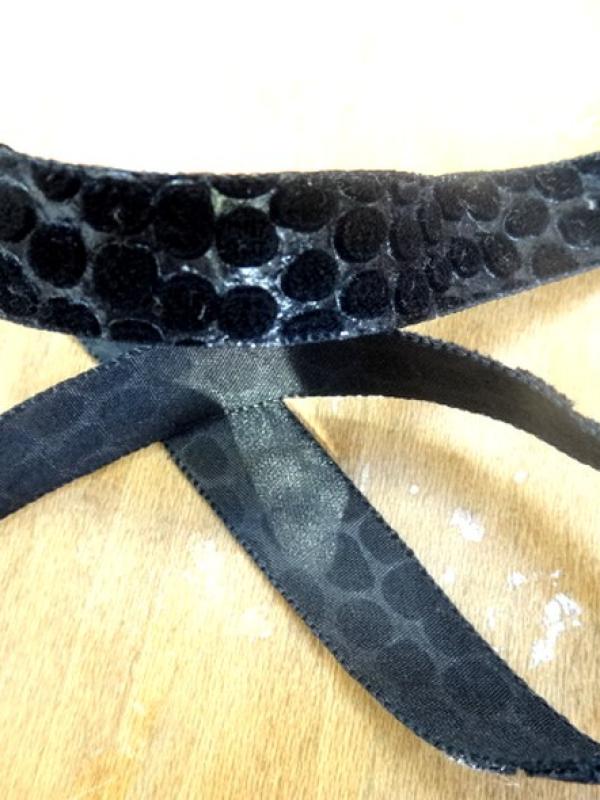 Ruban velours frappe noir motif guepard 1 
