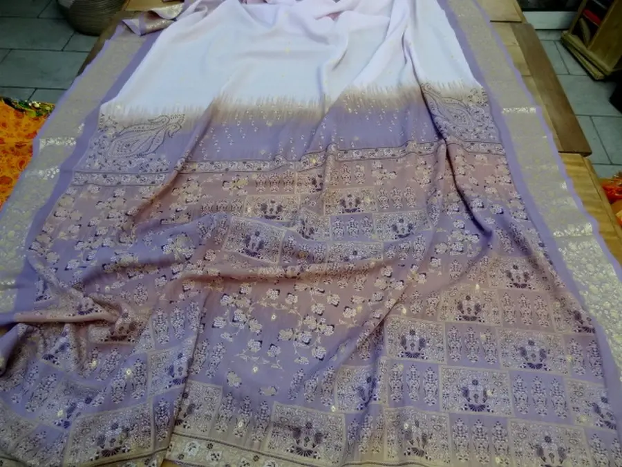 Sari parme et or pale en crepe polyester 2