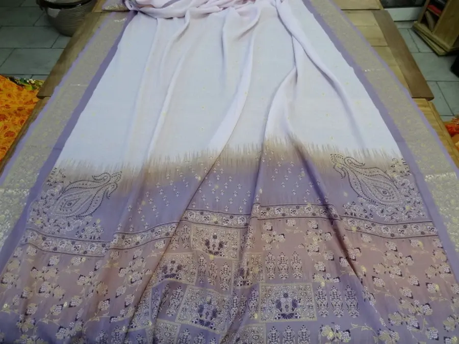 Sari parme et or pale en crepe polyester 3