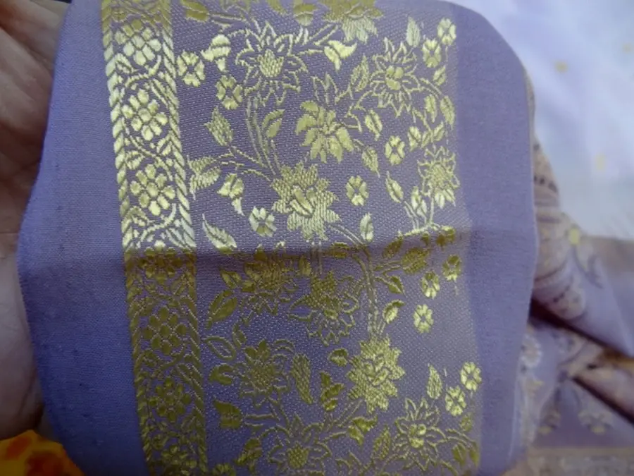 Sari parme et or pale en crepe polyester 4