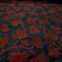 Satin ameublement bleu de prusse feuilles rouge cardinal 1