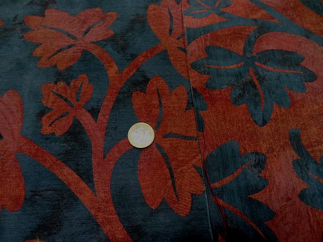 Satin ameublement bleu de prusse feuilles rouge cardinal 3