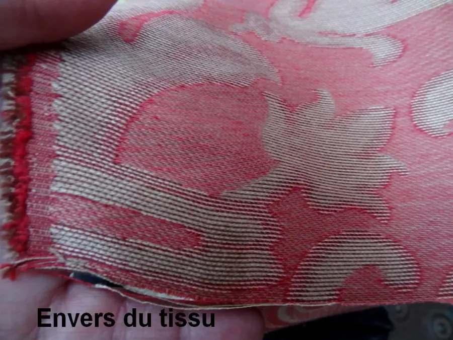 Satin ameublement damas classique brique et beige
