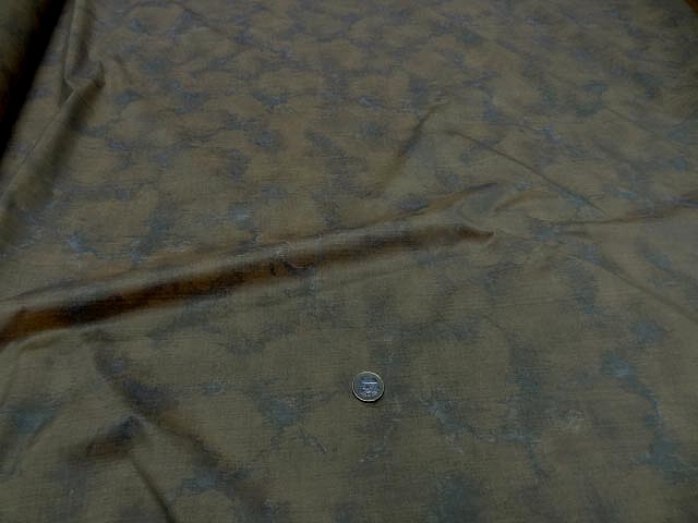 Satin ameublement motif fondu gris et beige dore 1