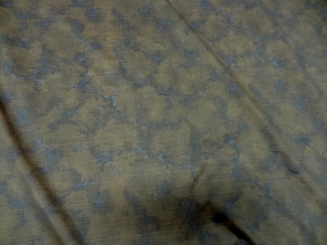 Satin ameublement motif fondu gris et beige dore 2