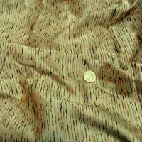 Satin beige fils façon rayures