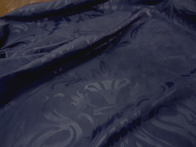 Satin bleu cobalt motif fleur de lis xl 3