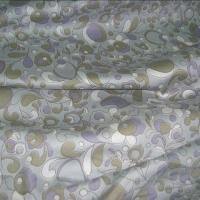 Satin coton gris clair arabesque de fleurs mauve taupe 1