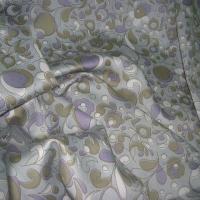 Satin coton gris clair arabesque de fleurs mauve taupe 2