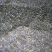 Satin coton gris clair arabesque de fleurs mauve taupe 3