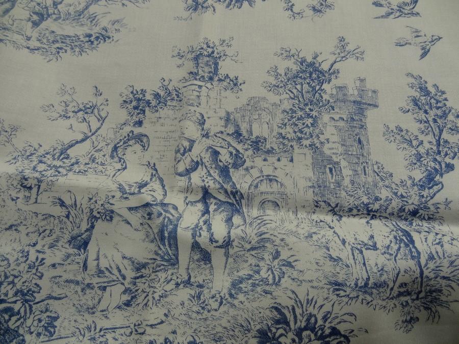 Satin de coton blanc casse motif toile de jouy bleu marine 1
