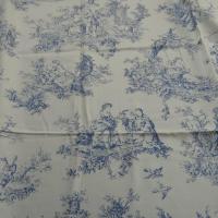 Satin de coton blanc casse motif toile de jouy bleu marine 2 