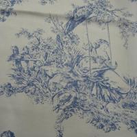 Satin de coton blanc casse motif toile de jouy bleu marine 3 