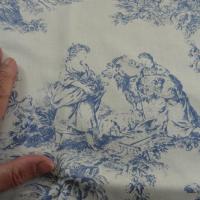 Satin de coton blanc casse motif toile de jouy bleu marine 4 