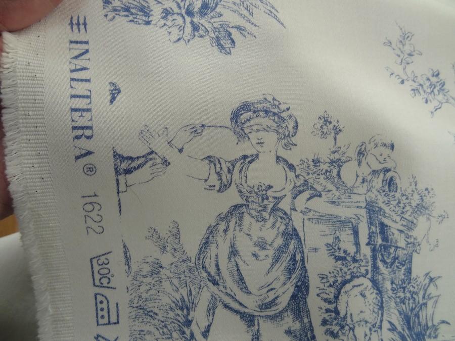 Satin de coton blanc casse motif toile de jouy bleu marine 6