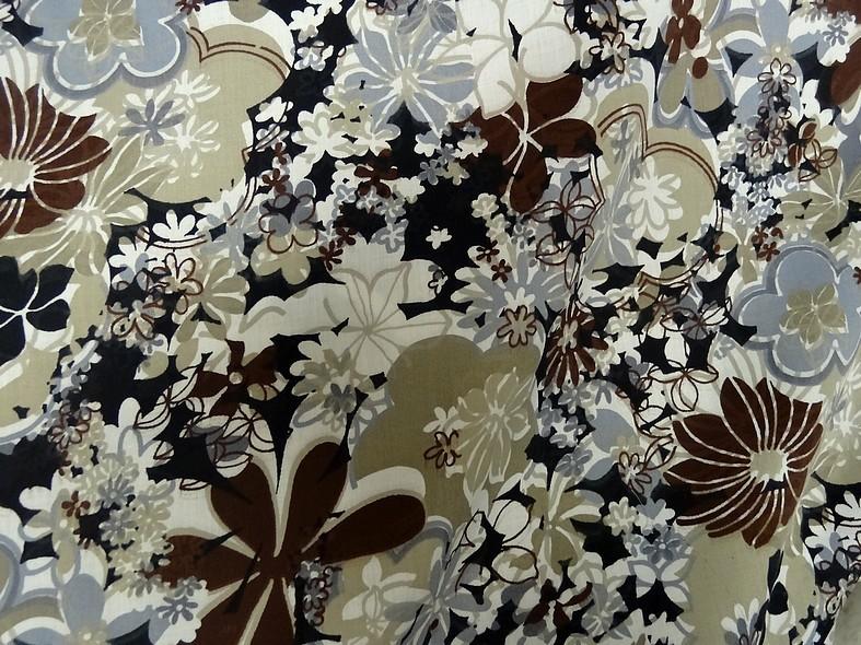 Satin de coton fouilli de fleurs 1