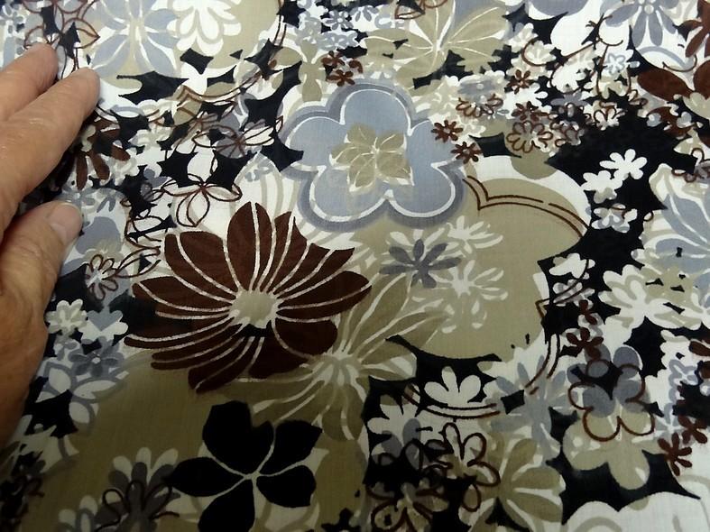 Satin de coton fouilli de fleurs 3