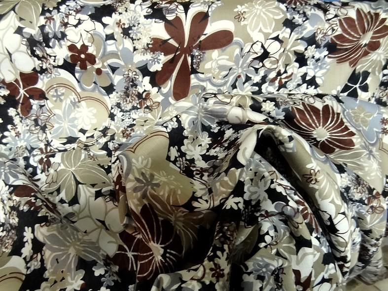 Satin de coton fouilli de fleurs 6